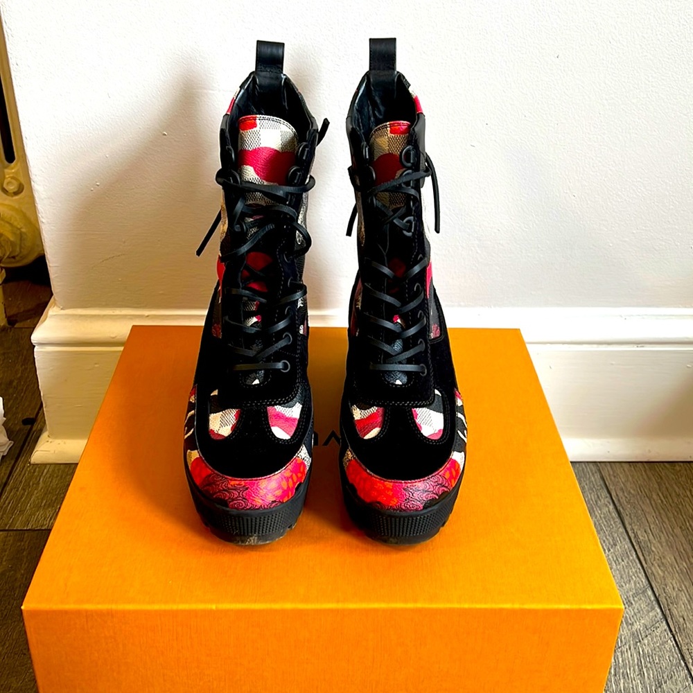 Louis Vuitton Overcloud boots! One of a kind. In great condition. Size 41